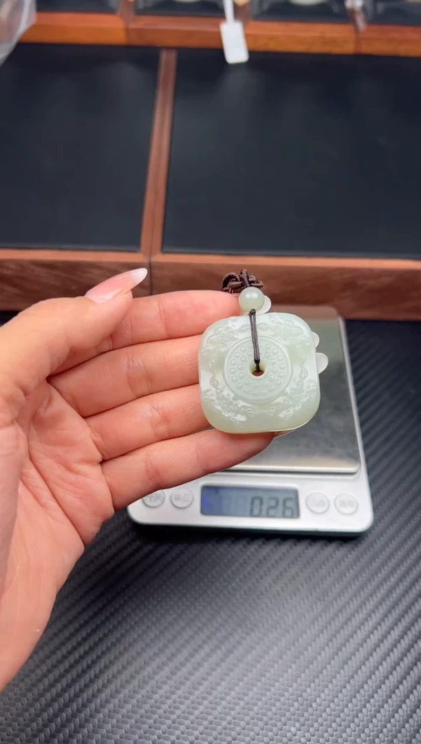 未镶嵌和田玉把件且末微色差近矿把件