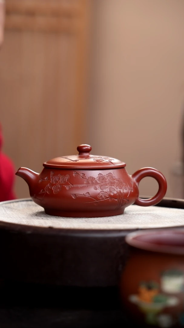 【闪购商品】紫砂茶壶朱泥明炉刻梅