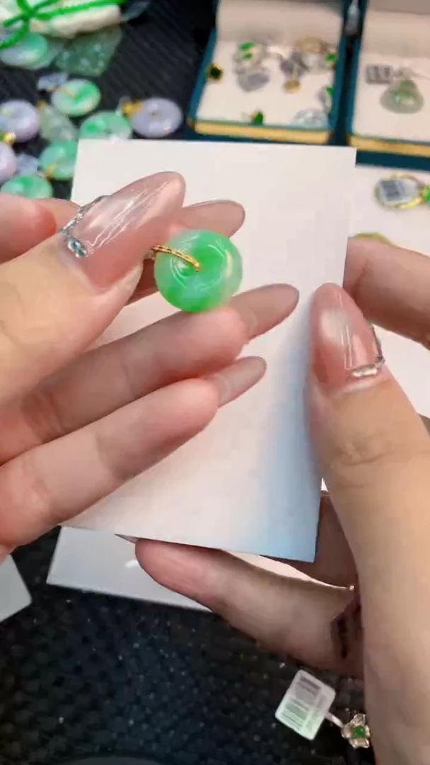 翡翠18K金镶嵌吊坠(不含链)1