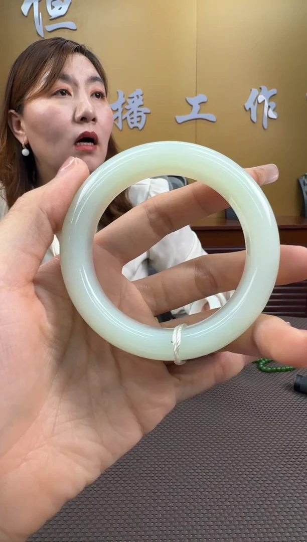 【闪购商品】和田玉手镯未镶嵌56