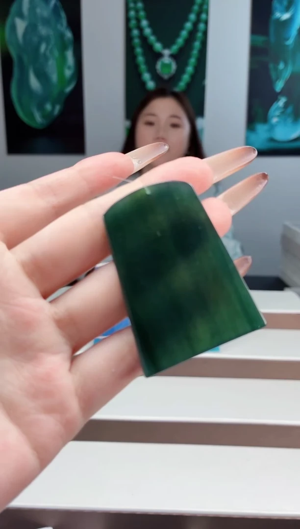 颈饰未镶嵌翡翠DLZ25101357