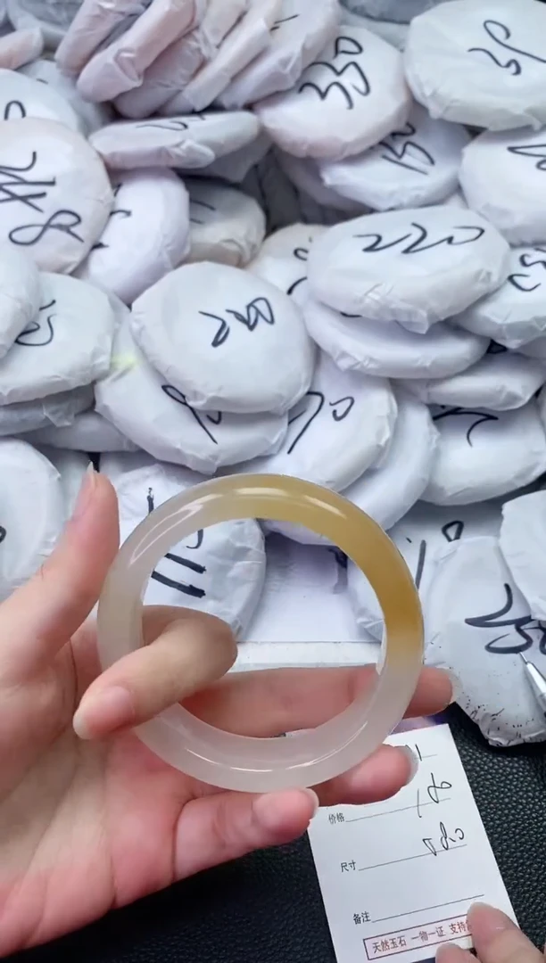 【闪购商品】石英质玉手镯未镶嵌X81