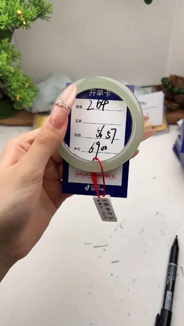 未镶嵌手镯和田玉微色差Z64