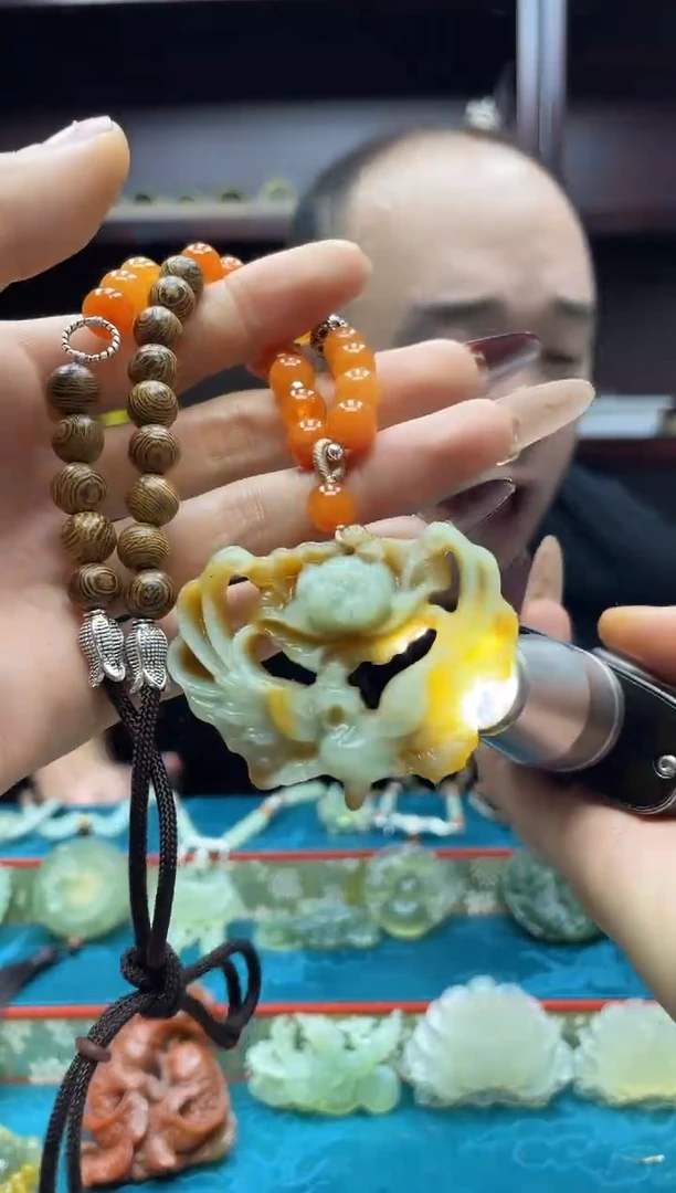 未镶嵌岫玉吊坠·