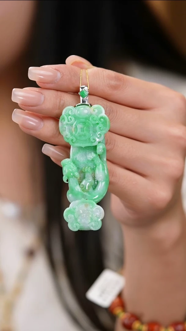 吊坠(赠链)未镶嵌翡翠吊坠72