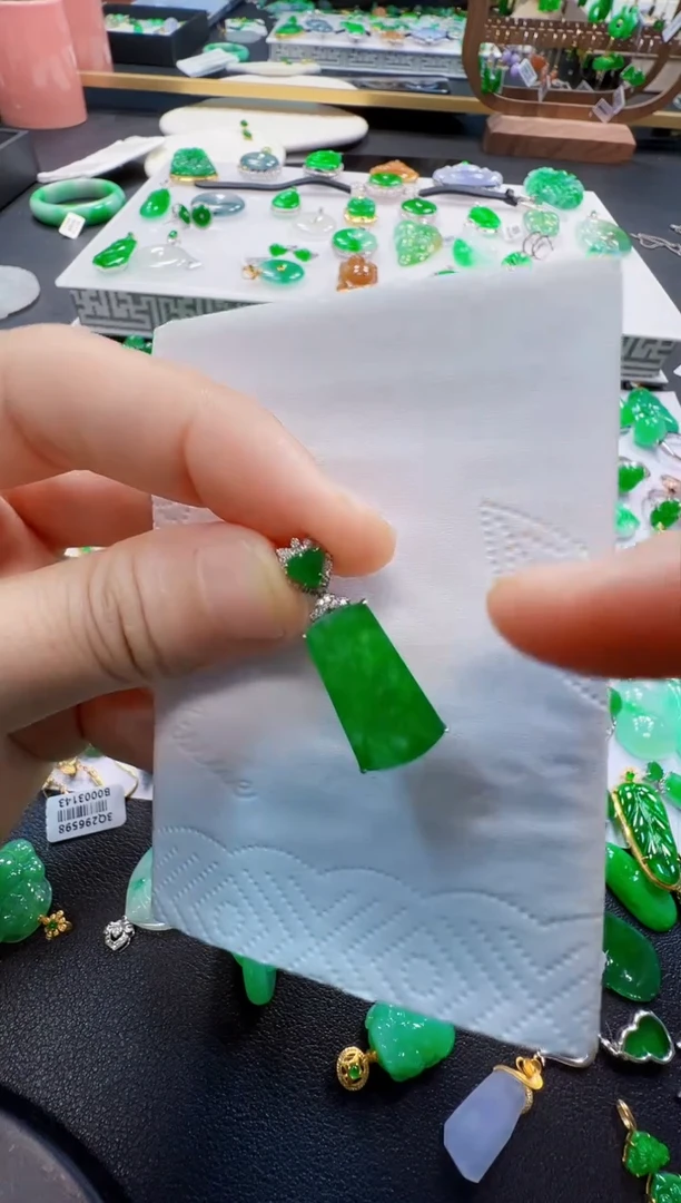 翡翠18K金镶嵌吊坠(不含链)2600