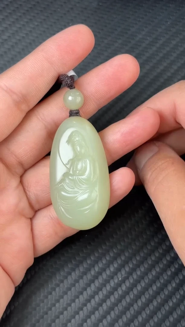 吊坠(赠链)未镶嵌和田玉且末微色差迪克兰二细吊坠SmM