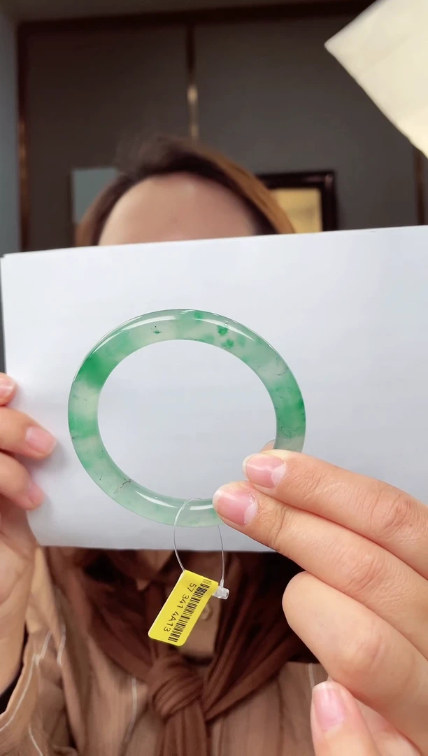 【闪购商品】石英质玉手镯未镶嵌独龙玉