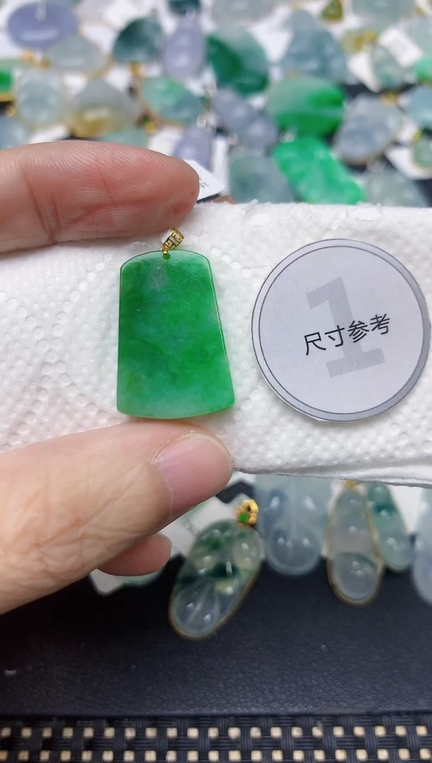 颈饰18K金镶嵌翡翠天然缅甸A货翡翠