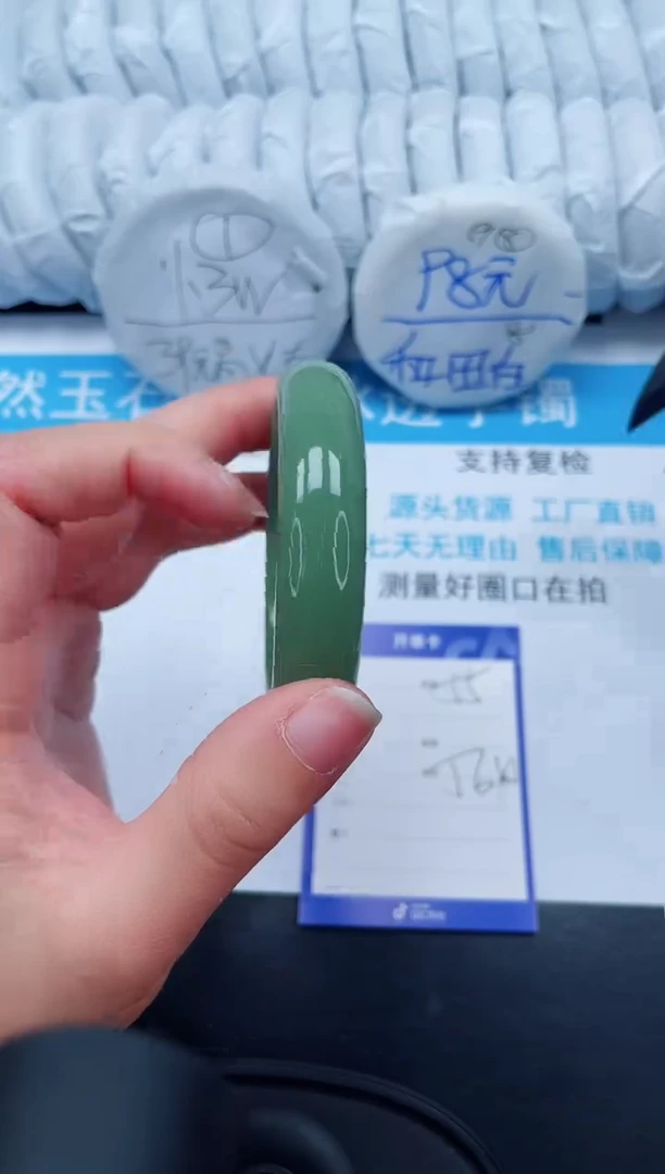【闪购商品】石英质玉手镯未镶嵌55-56.4