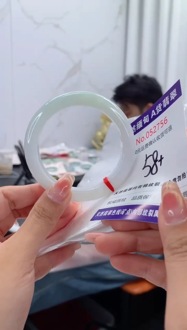 翡翠手镯未镶嵌有纹，完美者勿拍