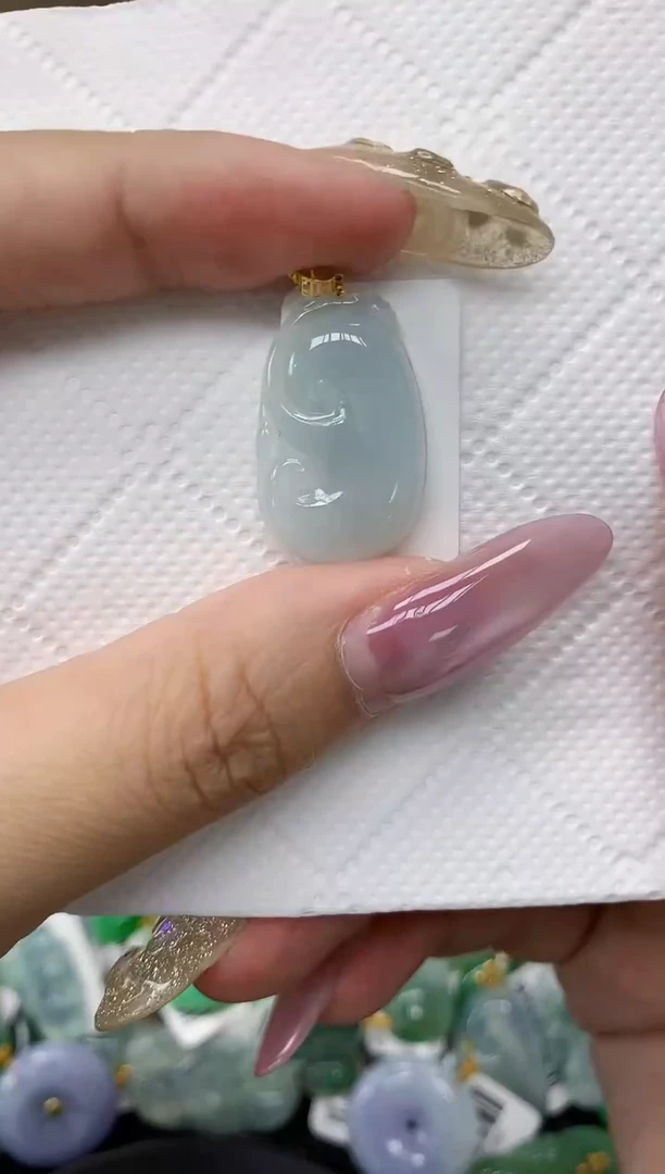 翡翠18K金镶嵌颈饰1111111111