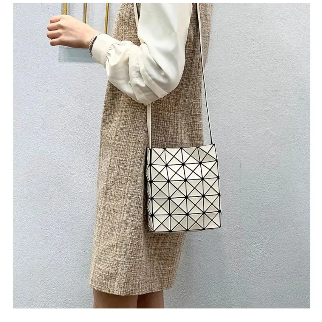 【三宅菱格工厂店】新款简约百搭三宅同款几何菱格小盒子包包 401