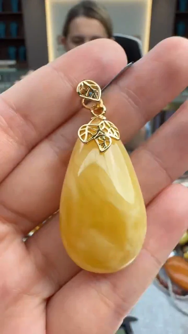 琥珀颈饰未镶嵌374秒拍号 假一罚三