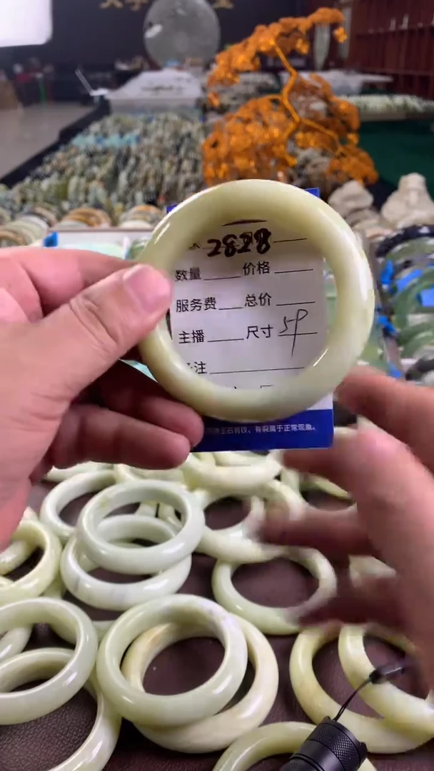 未镶嵌蛇纹石玉手镯2828