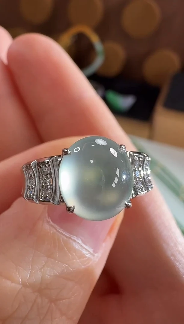 18K金镶嵌戒指翡翠戒指