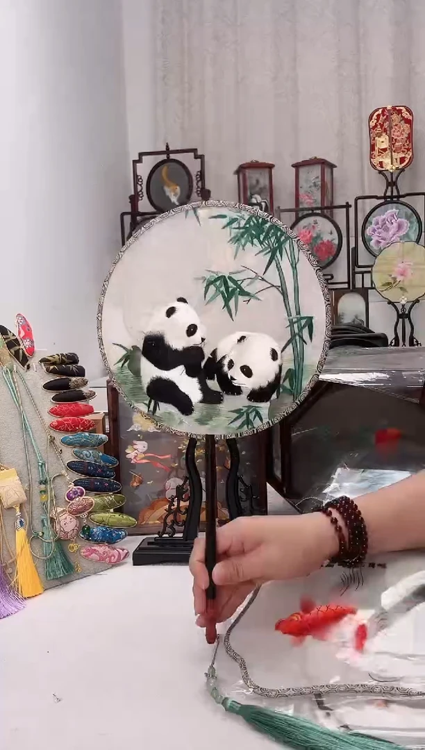 扇子苏绣作品手工团扇