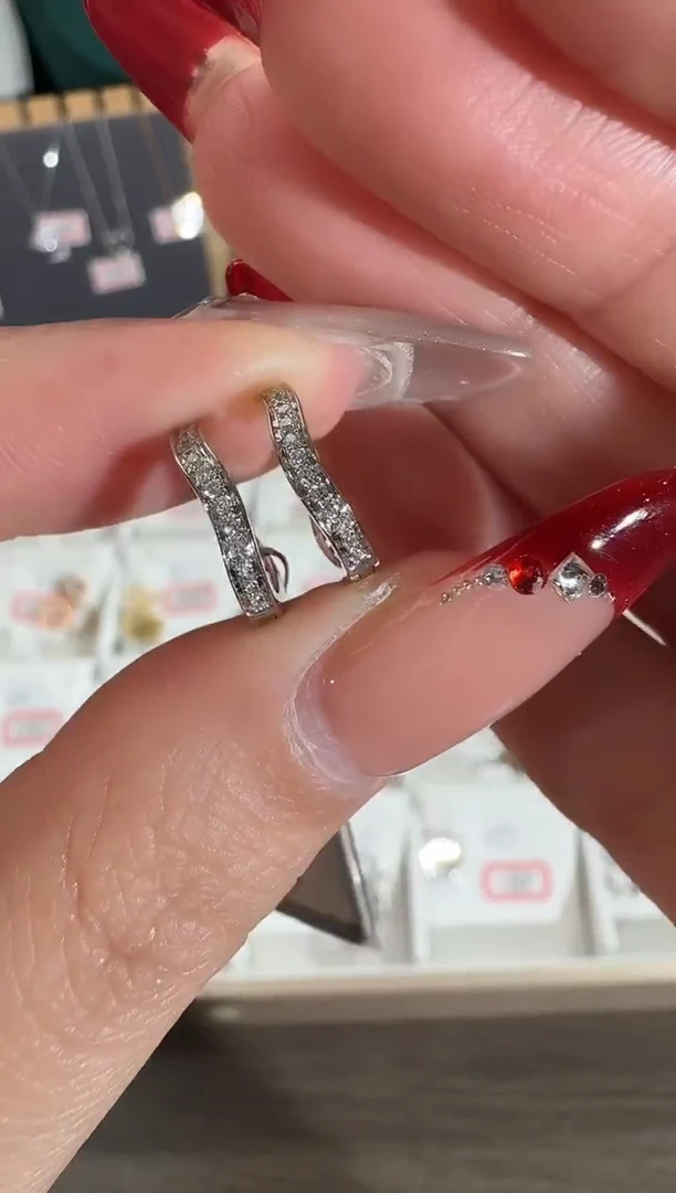 18K金镶嵌耳饰钻石2.31g