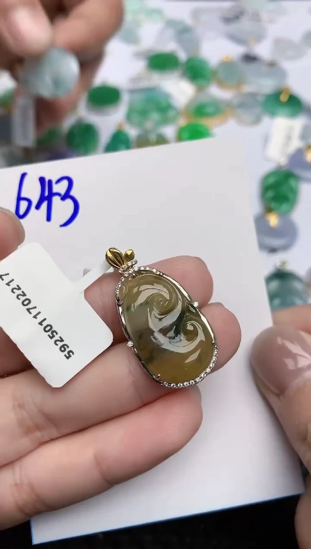 【闪购商品】翡翠颈饰18K金镶嵌天然翡翠A货