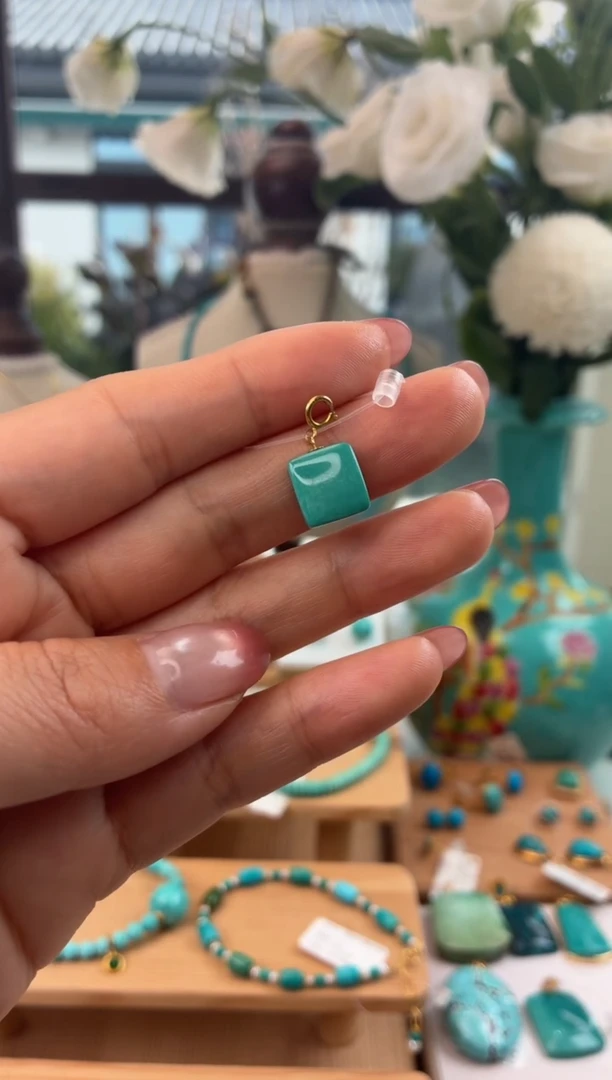 18K金镶嵌绿松石吊坠(不含链)1