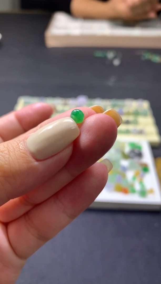 未镶嵌定制翡翠卡4.8*3.3mm