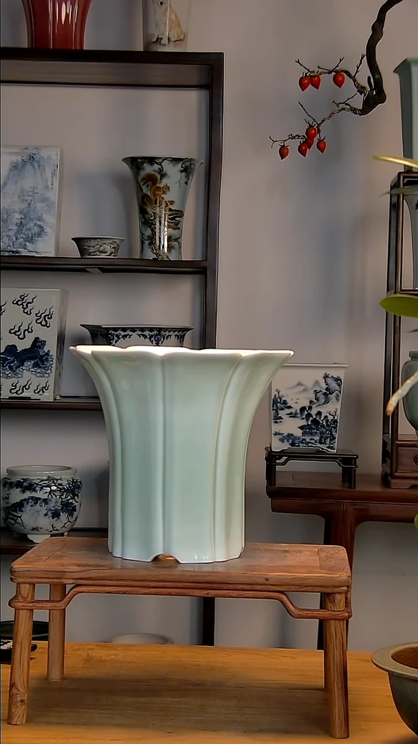 传*景德镇陶瓷手工花盆大号带托