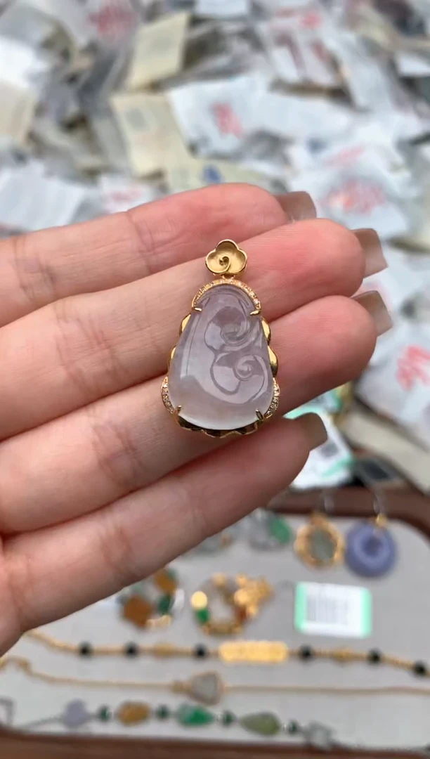 18K金镶嵌挂件翡翠一