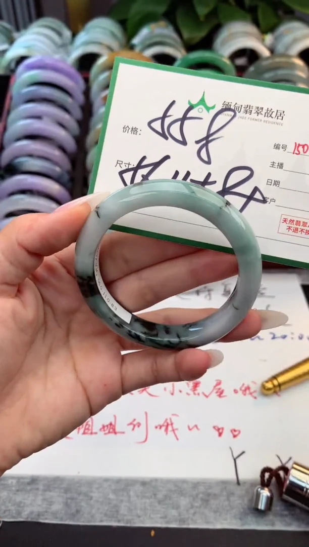 未镶嵌定制翡翠毛货需精细抛光+多人