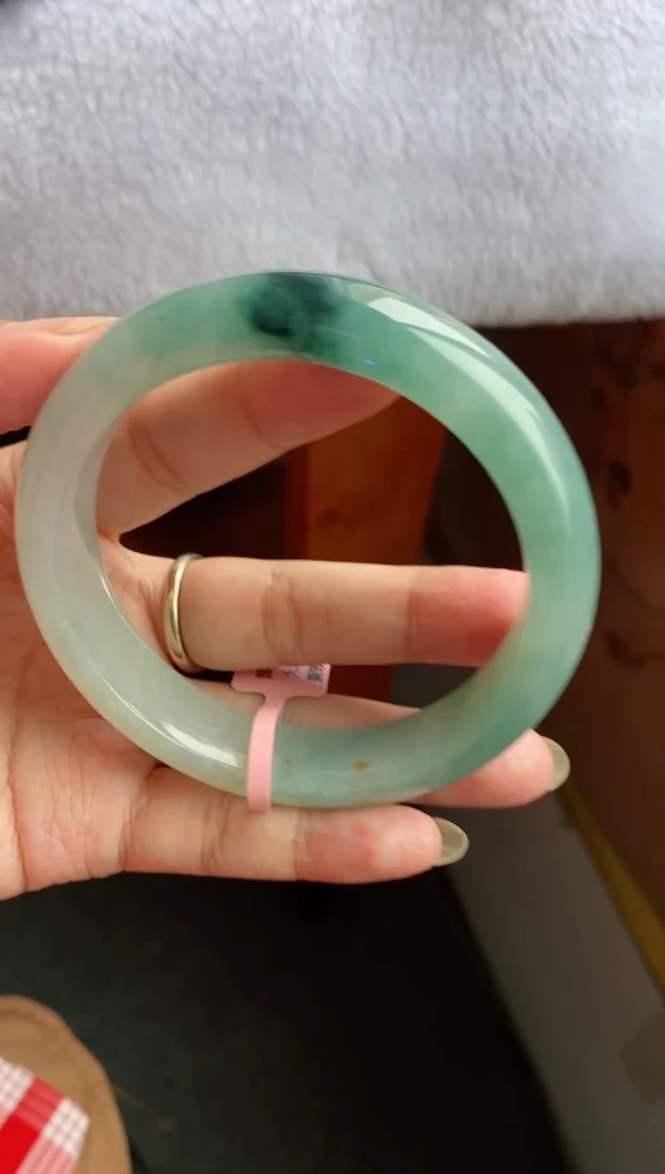 翡翠手镯未镶嵌（老坑湖水绿飘花）18号