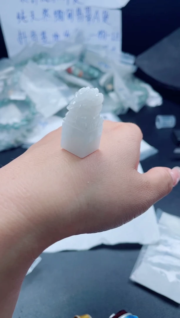 未镶嵌戒指翡翠挂件