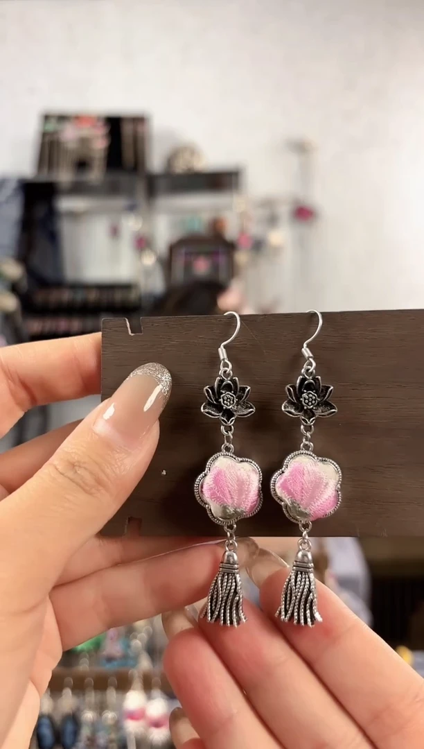 织绣彩云南阁非遗老绣饰品006