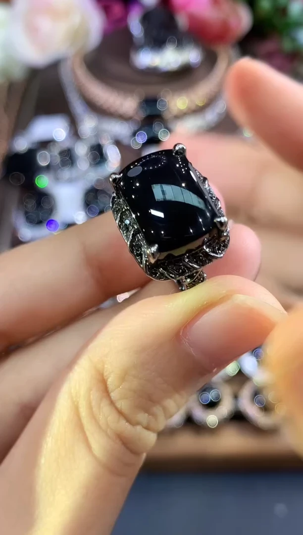 18K金镶嵌戒指翡翠B82