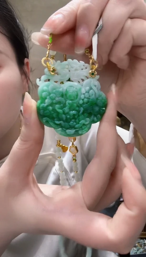 翡翠未镶嵌颈饰吊坠