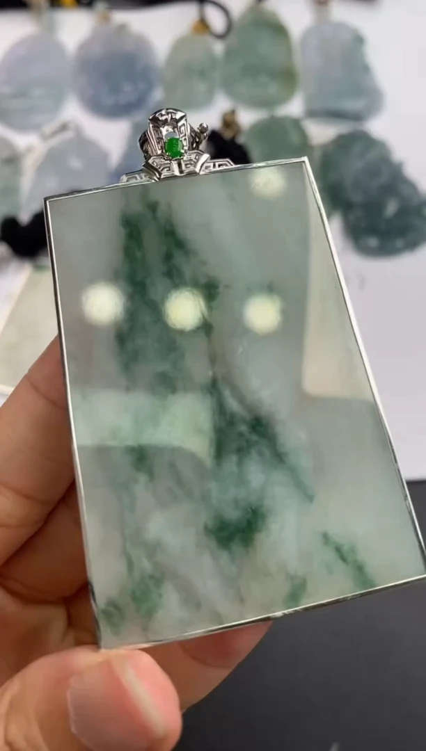 18K金镶嵌挂件翡翠354029        多人