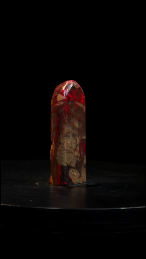 昌化石牛角冻鸡血石