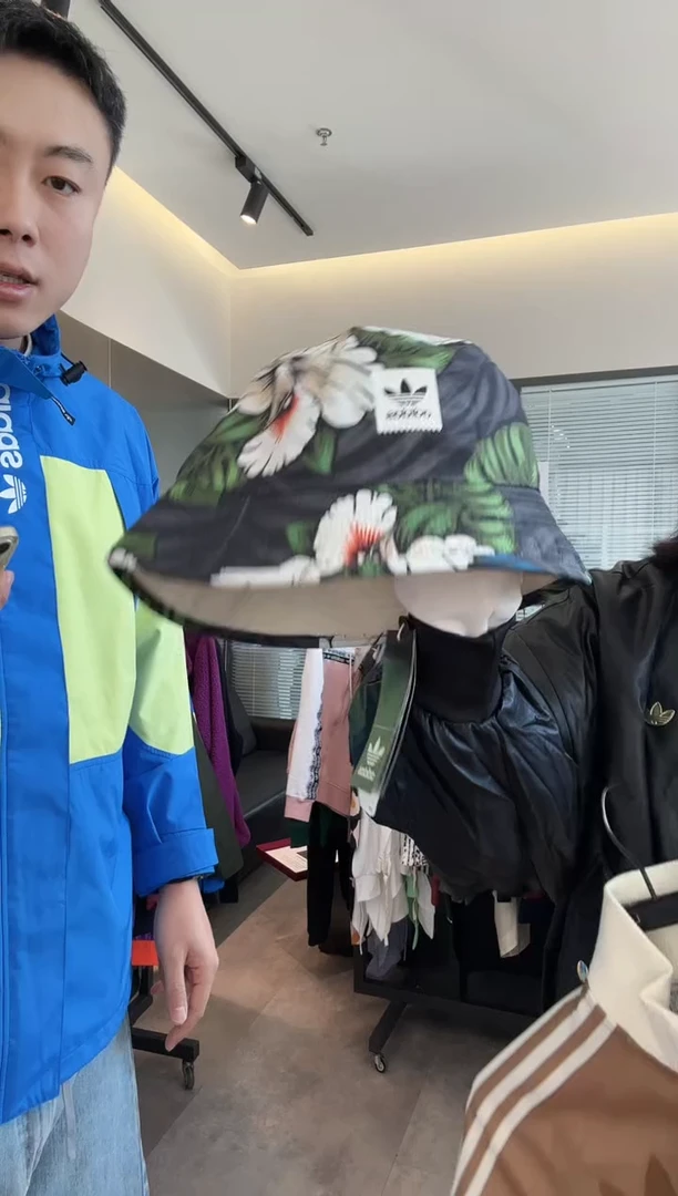 EC6488        帽子