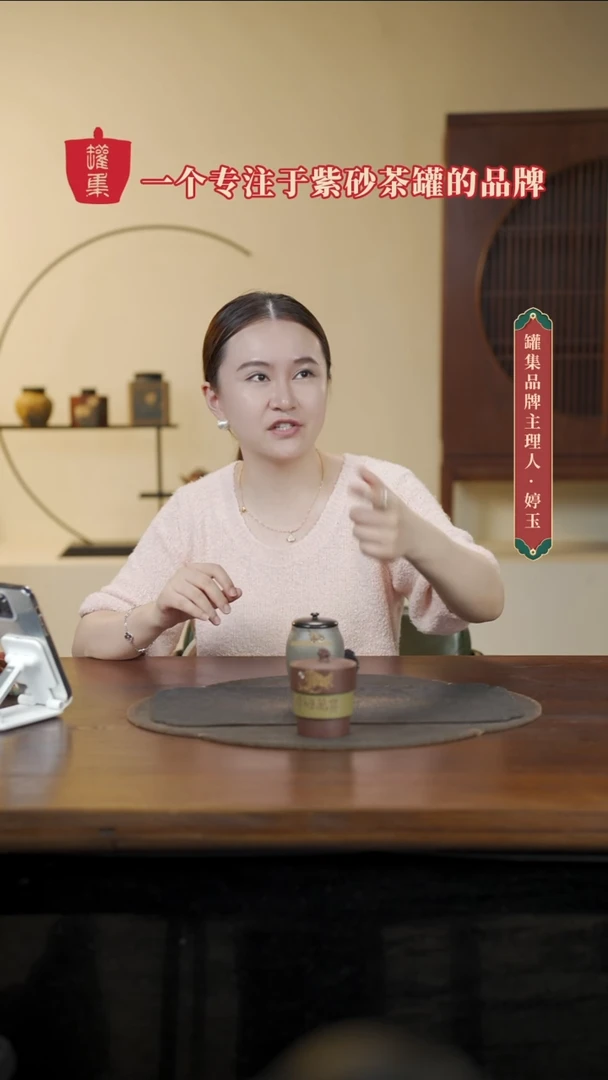 紫砂茶叶罐地*下太湖石钮豆青泥倒三层刻腰缠万贯