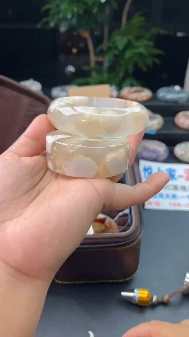 【闪购商品】石英质玉手镯未镶嵌赠送镯心（圈口59