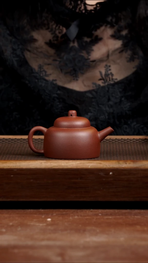 茶壶紫砂玫红底槽青百纳130CC