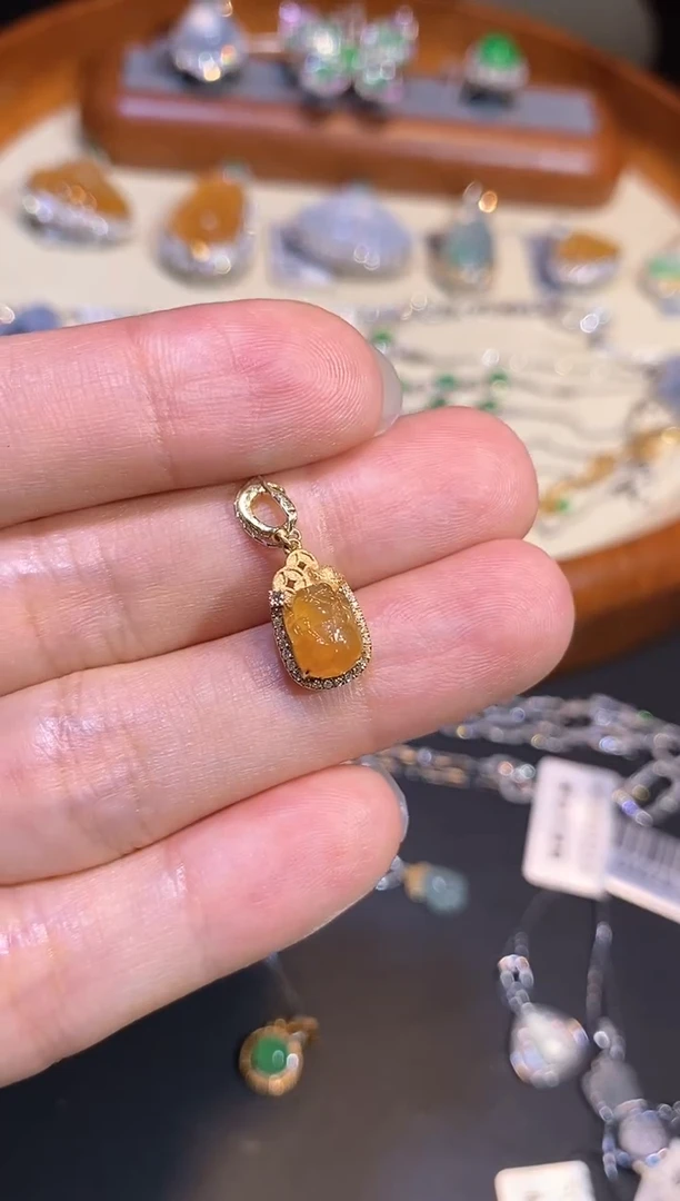翡翠18K金镶嵌吊坠(不含链)吊坠