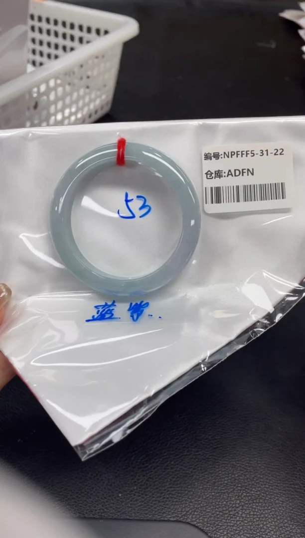 翡翠手镯未镶嵌翡翠手镯