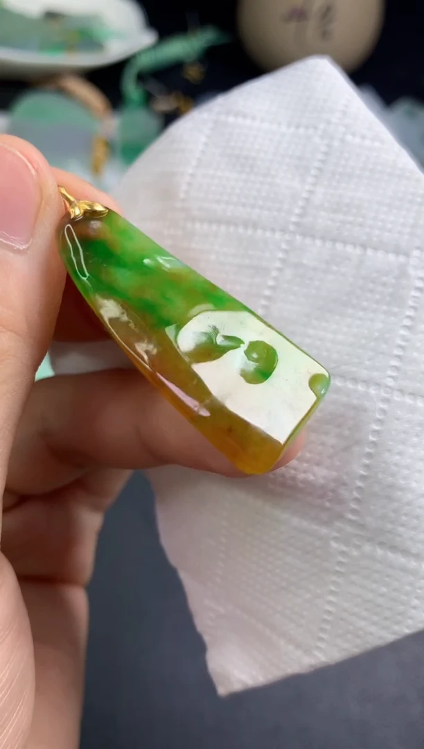 颈饰未镶嵌翡翠