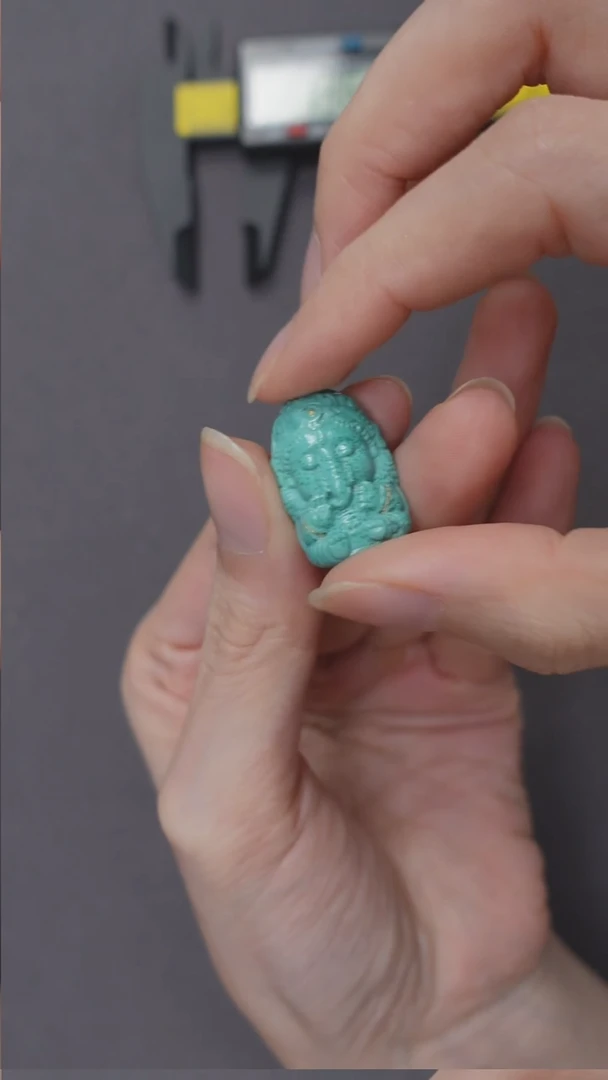 绿松石未镶嵌颈饰绿松象神