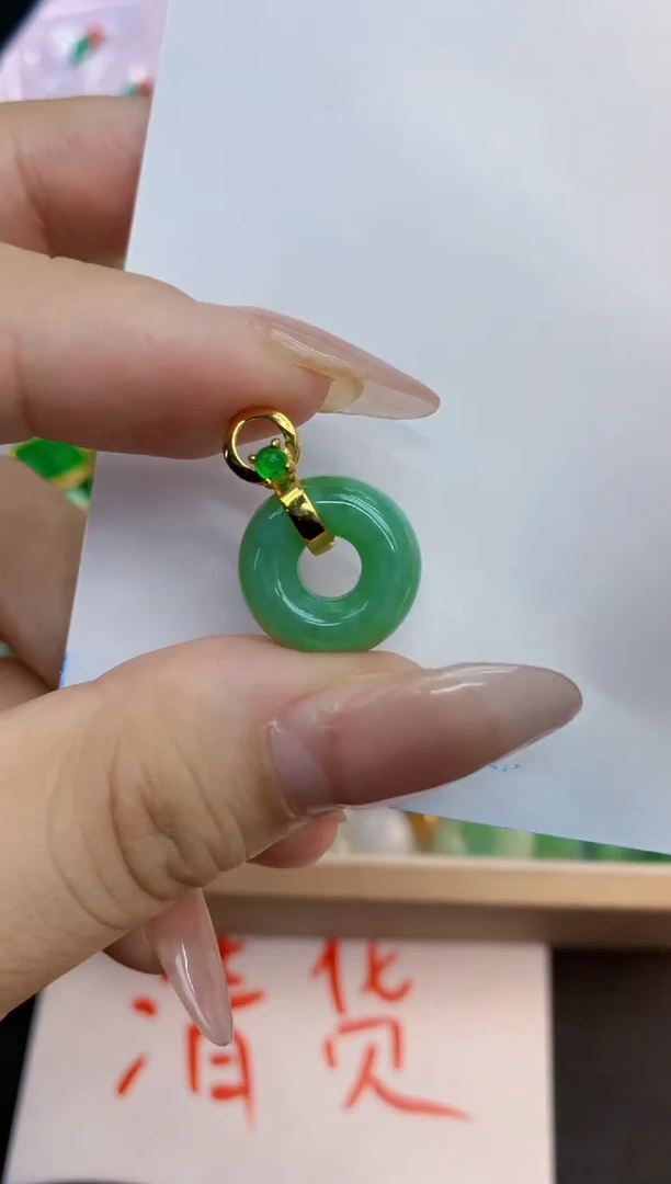 翡翠未镶嵌颈饰1