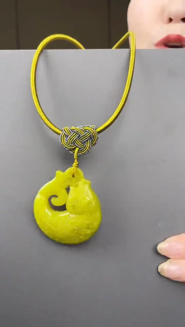 未镶嵌岫玉颈饰1