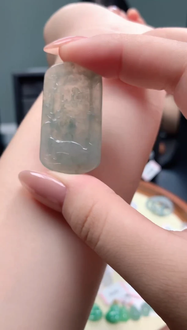 翡翠挂件未镶嵌无事牌