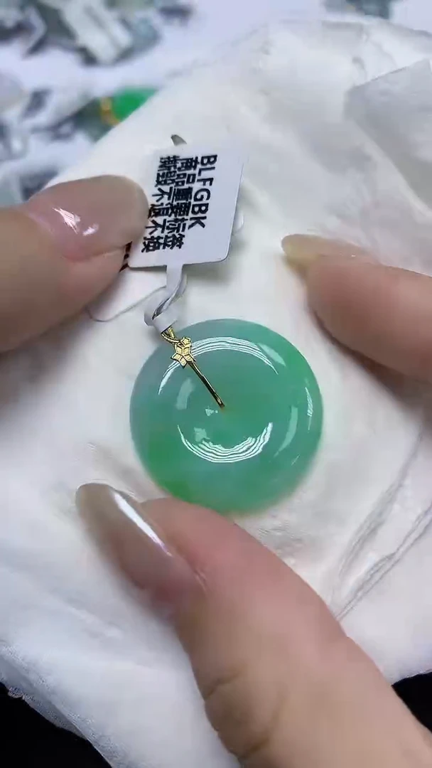 翡翠18K金镶嵌颈饰天然缅甸翡翠A货