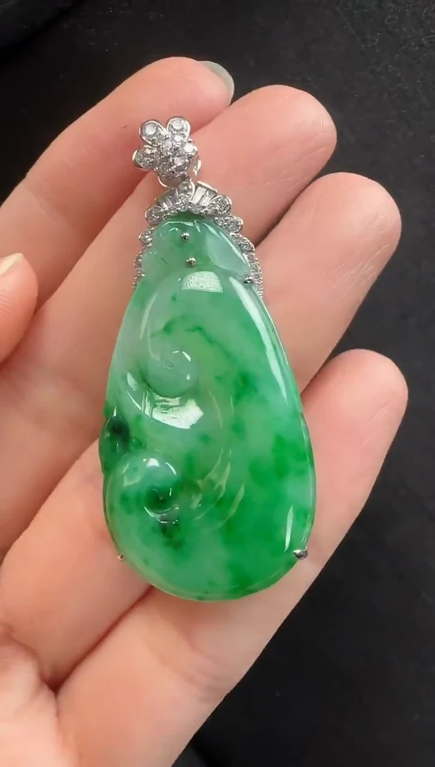 颈饰18K金镶嵌翡翠552如意一个