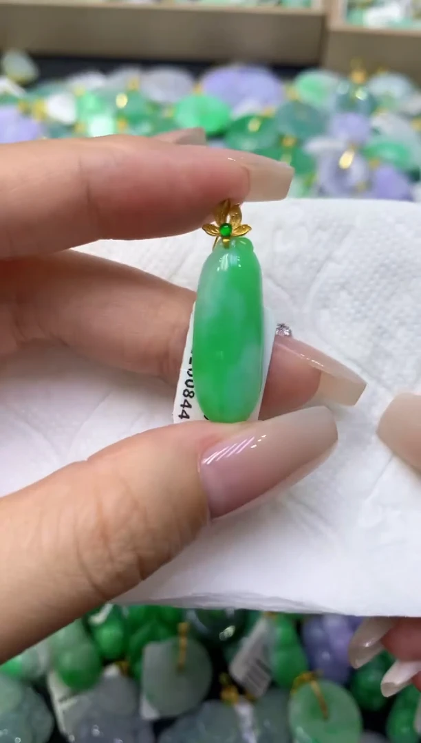 颈饰18K金镶嵌翡翠天然缅甸翡翠A货