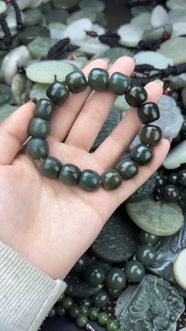 颈饰未镶嵌和田玉1